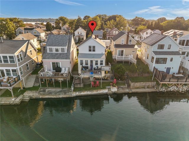 45 Cedar Avenue, Portsmouth, RI 02871