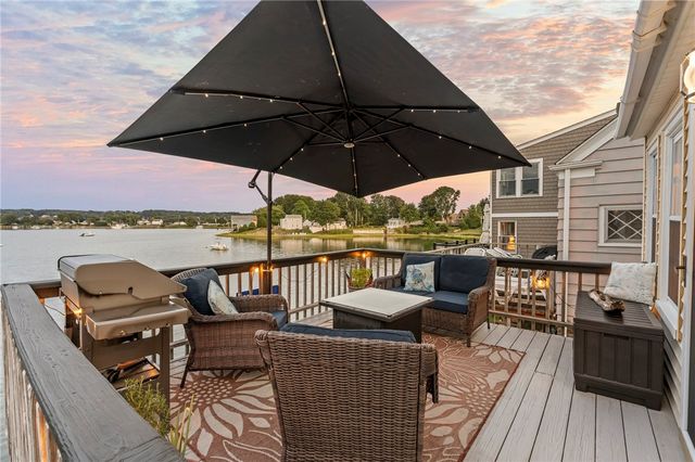 45 Cedar Avenue, Portsmouth, RI 02871