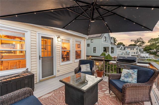 45 Cedar Avenue, Portsmouth, RI 02871