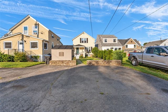 45 Cedar Avenue, Portsmouth, RI 02871