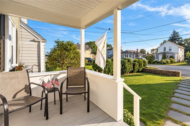 45 Cedar Avenue, Portsmouth, RI 02871