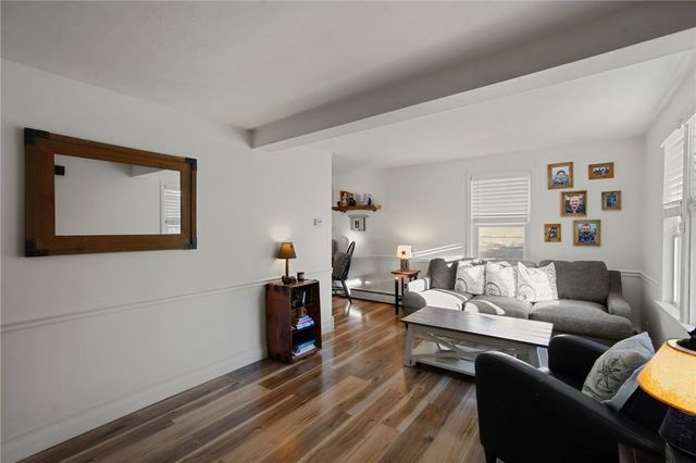 45 Cedar Avenue, Portsmouth, RI 02871