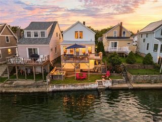 45 Cedar Avenue, Portsmouth, RI 02871
