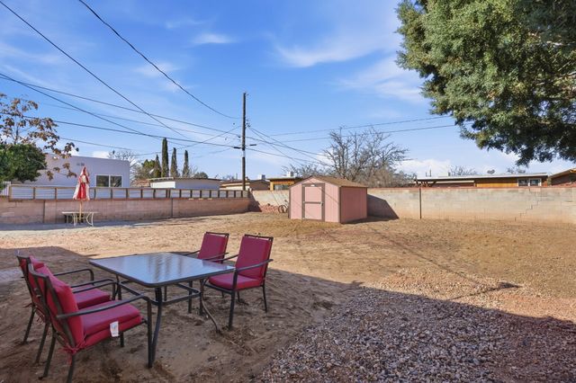 2221 Milton Court NW, Albuquerque, NM 87104