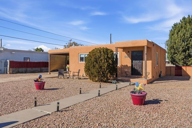 2221 Milton Court NW, Albuquerque, NM 87104