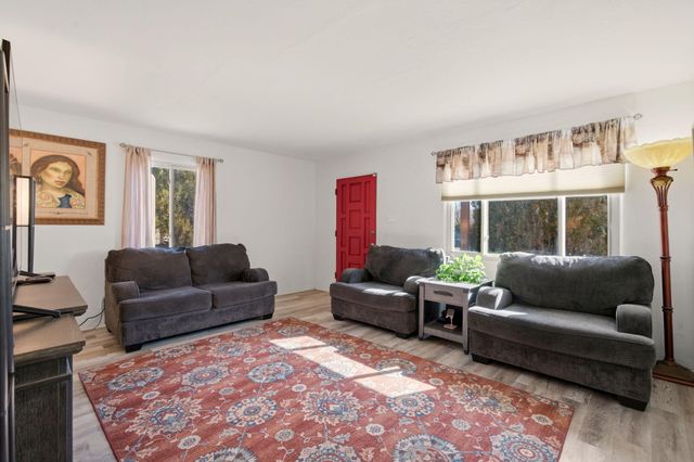 2221 Milton Court NW, Albuquerque, NM 87104