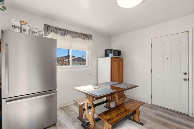 2221 Milton Court NW, Albuquerque, NM 87104