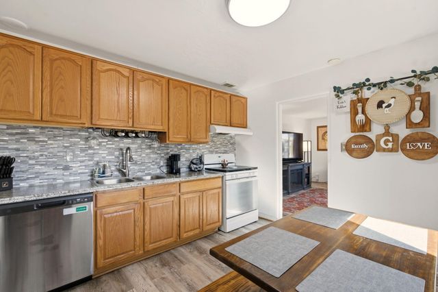 2221 Milton Court NW, Albuquerque, NM 87104