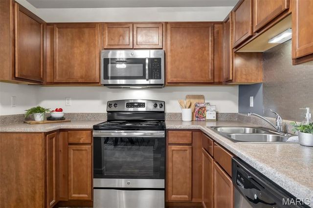 1831 Basston Drive, Maryland Heights, MO 63146