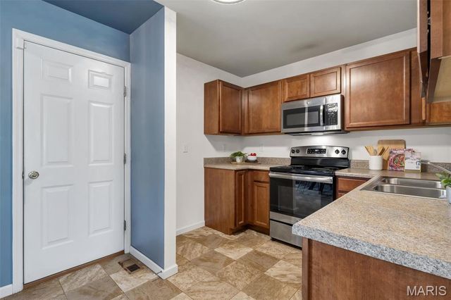 1831 Basston Drive, Maryland Heights, MO 63146