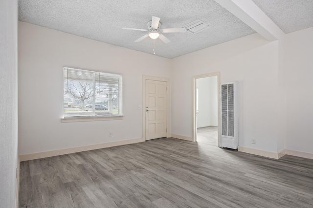 4437 E Thomas Avenue, Fresno, CA 93702