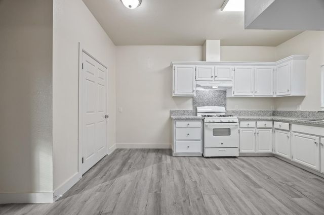 4437 E Thomas Avenue, Fresno, CA 93702