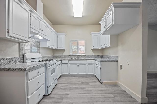 4437 E Thomas Avenue, Fresno, CA 93702