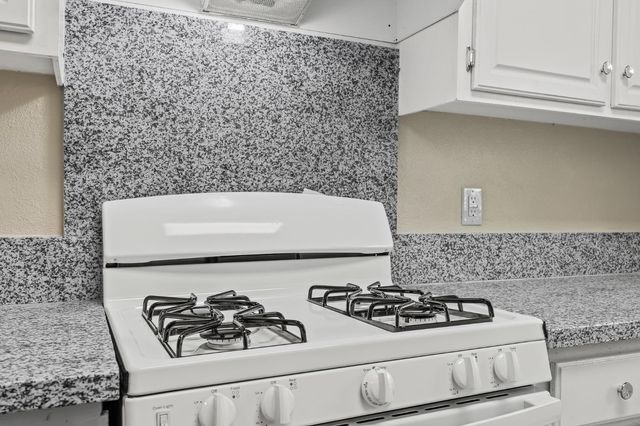 4437 E Thomas Avenue, Fresno, CA 93702