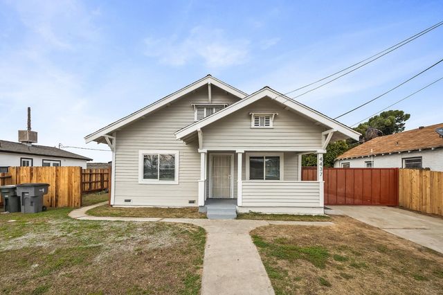 4437 E Thomas Avenue, Fresno, CA 93702