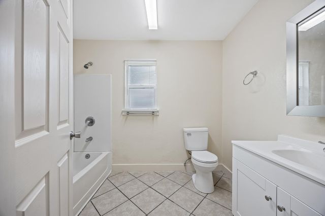 4437 E Thomas Avenue, Fresno, CA 93702