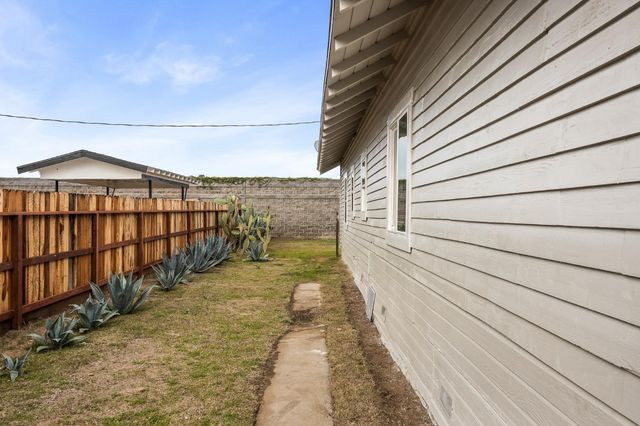 4437 E Thomas Avenue, Fresno, CA 93702