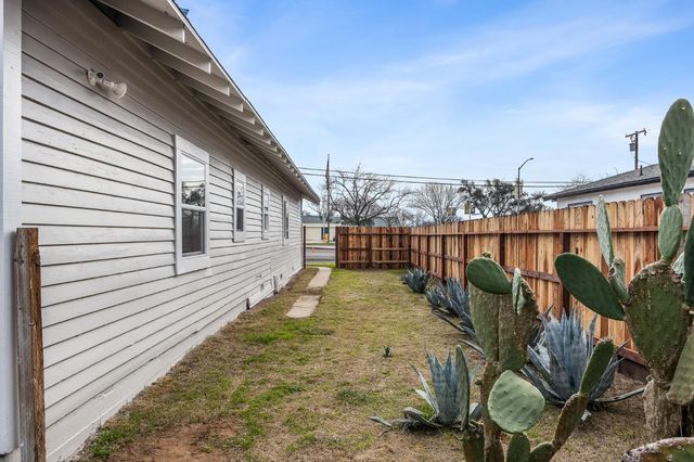 4437 E Thomas Avenue, Fresno, CA 93702