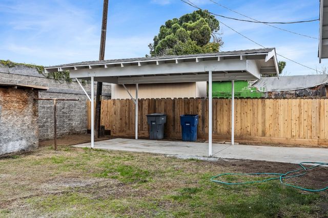 4437 E Thomas Avenue, Fresno, CA 93702