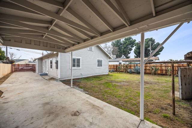 4437 E Thomas Avenue, Fresno, CA 93702