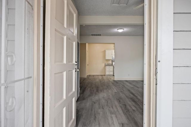 4437 E Thomas Avenue, Fresno, CA 93702