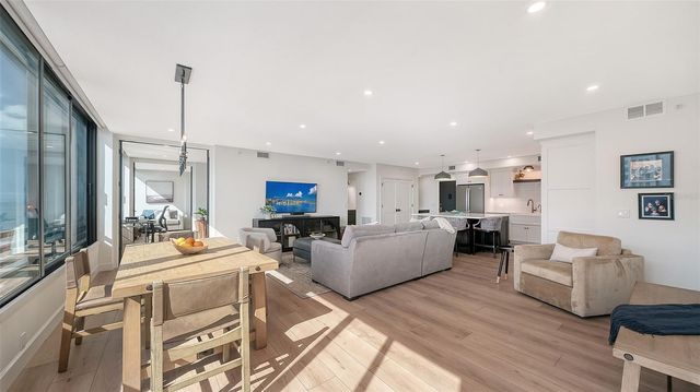 1102 BENJAMIN FRANKLIN DRIVE 810, Sarasota, FL 34236