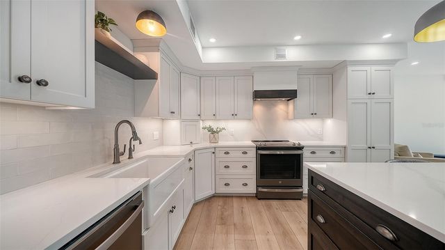 1102 BENJAMIN FRANKLIN DRIVE 810, Sarasota, FL 34236