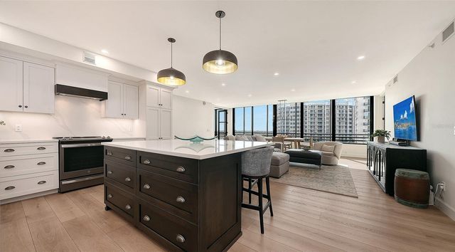 1102 BENJAMIN FRANKLIN DRIVE 810, Sarasota, FL 34236