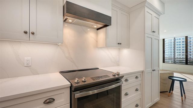 1102 BENJAMIN FRANKLIN DRIVE 810, Sarasota, FL 34236