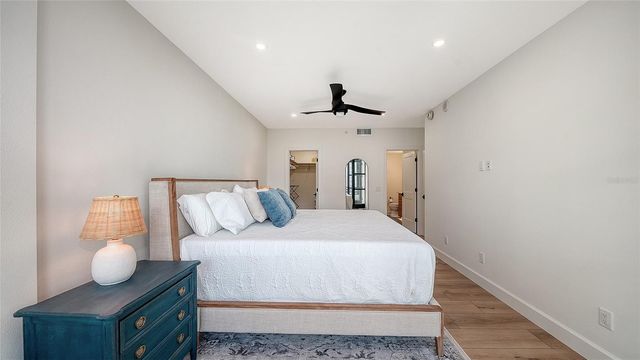 1102 BENJAMIN FRANKLIN DRIVE 810, Sarasota, FL 34236