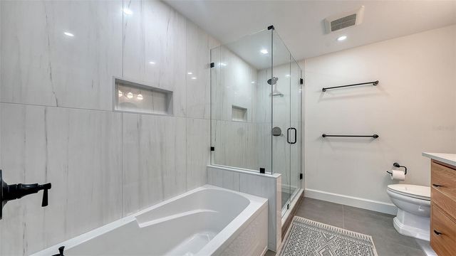 1102 BENJAMIN FRANKLIN DRIVE 810, Sarasota, FL 34236
