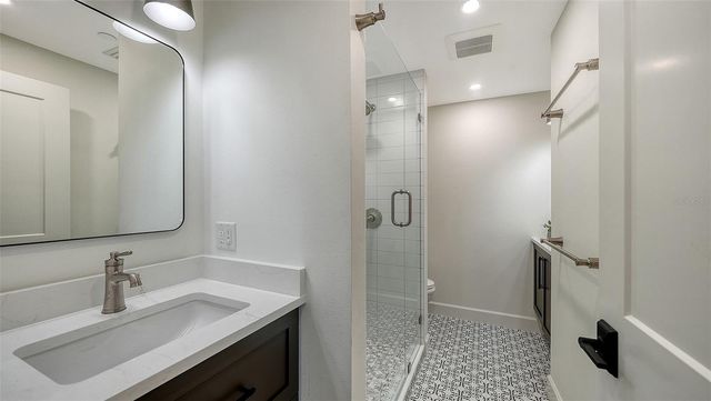 1102 BENJAMIN FRANKLIN DRIVE 810, Sarasota, FL 34236