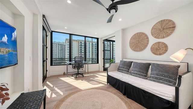 1102 BENJAMIN FRANKLIN DRIVE 810, Sarasota, FL 34236
