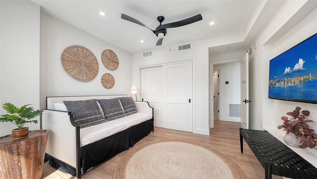 1102 BENJAMIN FRANKLIN DRIVE 810, Sarasota, FL 34236