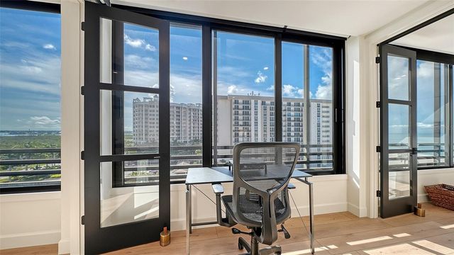 1102 BENJAMIN FRANKLIN DRIVE 810, Sarasota, FL 34236