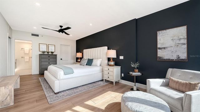 1102 BENJAMIN FRANKLIN DRIVE 810, Sarasota, FL 34236