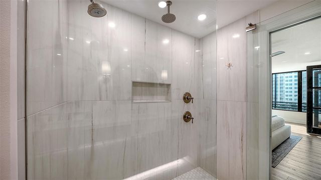 1102 BENJAMIN FRANKLIN DRIVE 810, Sarasota, FL 34236