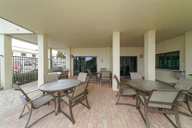 1102 BENJAMIN FRANKLIN DRIVE 810, Sarasota, FL 34236