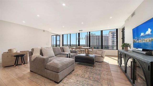 1102 BENJAMIN FRANKLIN DRIVE 810, Sarasota, FL 34236