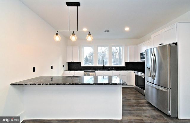 501 SKYLINE DR, Allentown, PA 18103