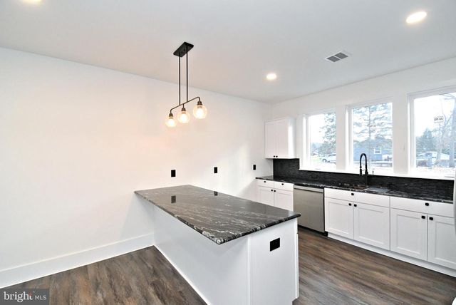 501 SKYLINE DR, Allentown, PA 18103