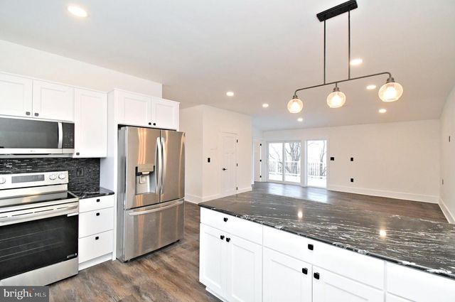 501 SKYLINE DR, Allentown, PA 18103