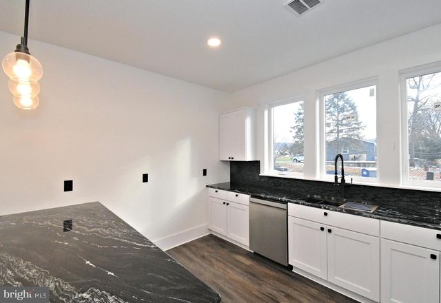 501 SKYLINE DR, Allentown, PA 18103