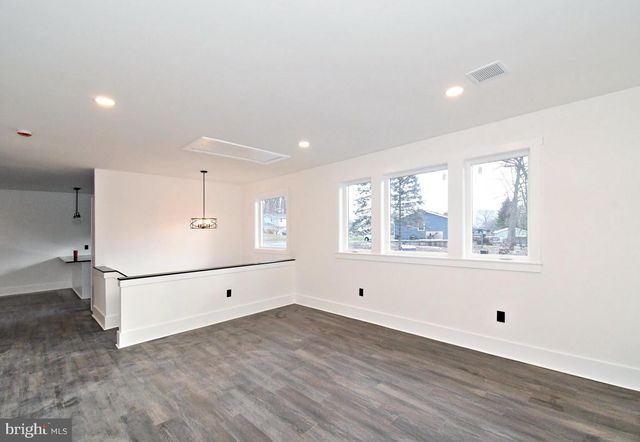 501 SKYLINE DR, Allentown, PA 18103