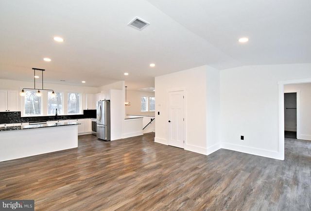 501 SKYLINE DR, Allentown, PA 18103