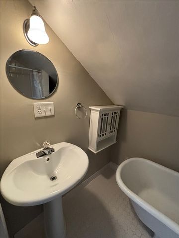 712 Hope Street 3, Bristol, RI 02809