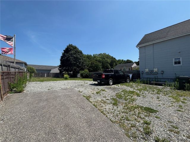 712 Hope Street 3, Bristol, RI 02809