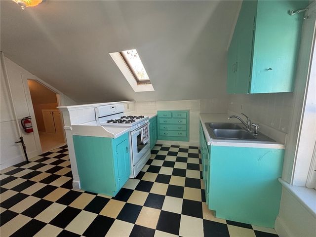 712 Hope Street 3, Bristol, RI 02809