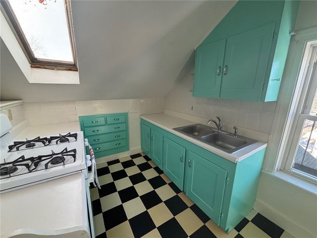 712 Hope Street 3, Bristol, RI 02809