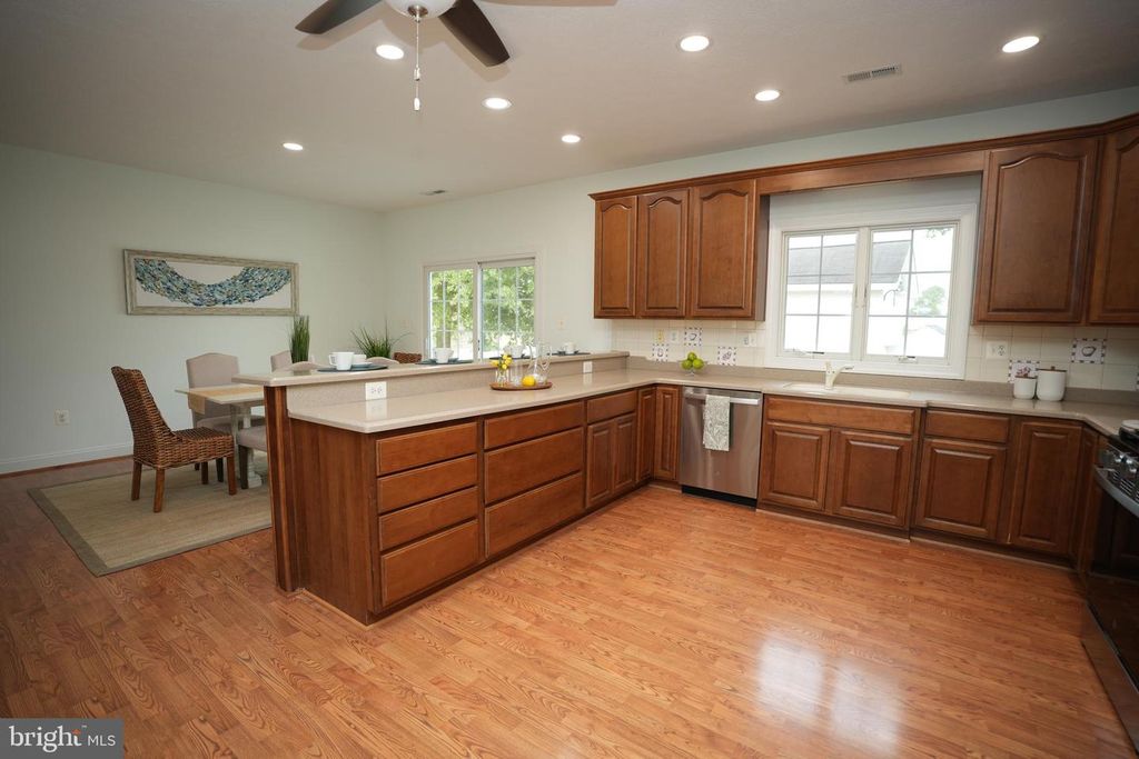 Image 19 of property listing at 16460 SAYRE POINT LN, Piney Point, MD 20674